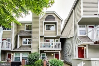 Building Photo - 5708 Chapman Mill Dr