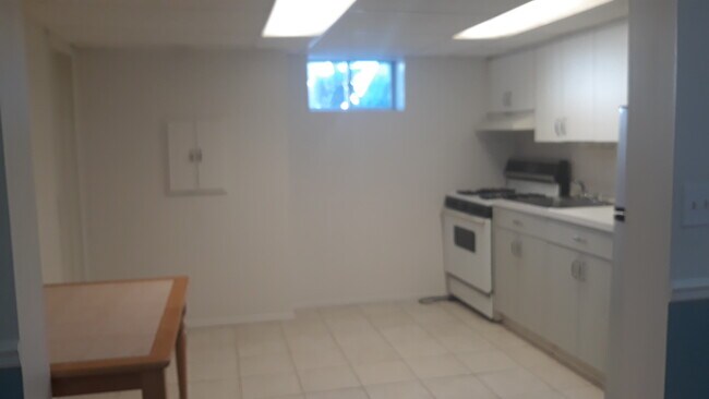 Eat-in kitchen - 115 Chelsea Ave