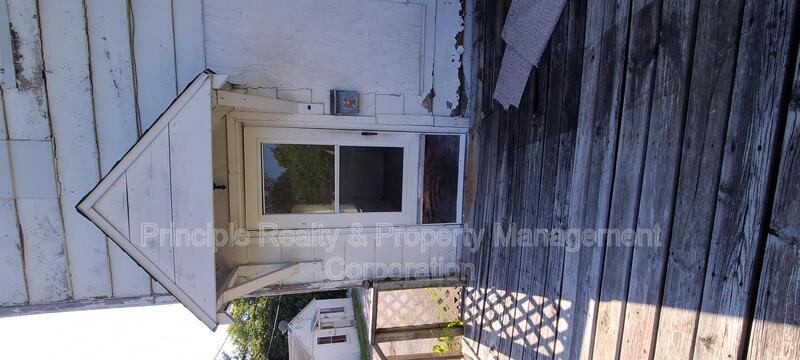 Primary Photo - 305 W Kell St