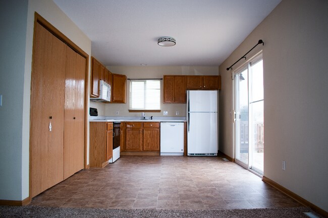 Building Photo - 1515 Prairie Dr