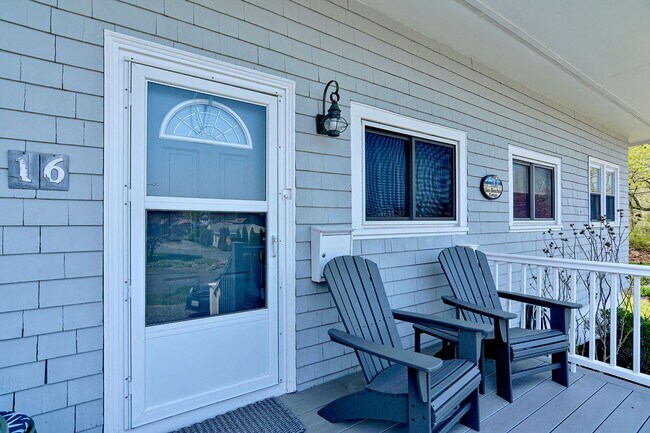 Foto del edificio - WINTER RENTAL: Two Beaches Cottage
