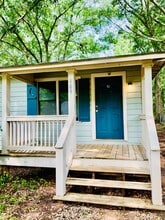 Building Photo - 165 Hillside St