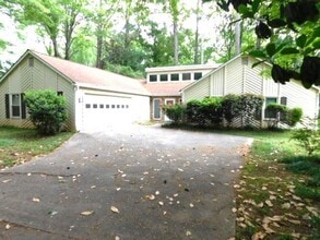 Building Photo - 1710 Pine Rd