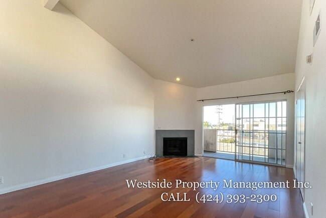 Building Photo - Mar Vista Upper 3Bd/2.5BA Multi-Level Condo