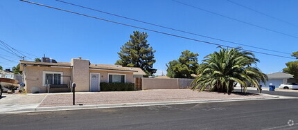Building Photo - 1725 S Lucerne St