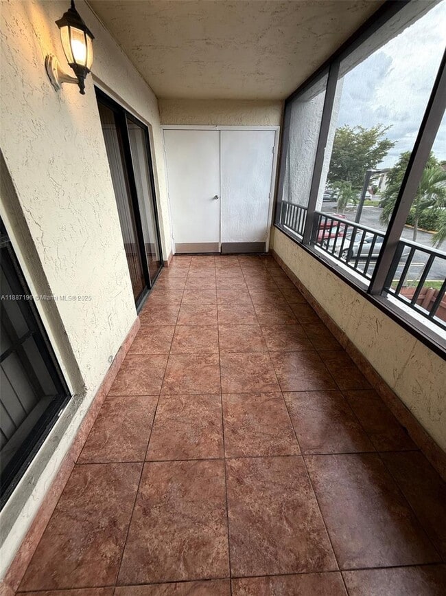 Foto del edificio - 10843 NW 7th St