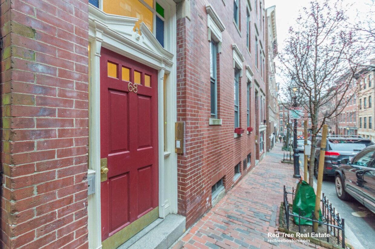 Primary Photo - 68 Phillips St