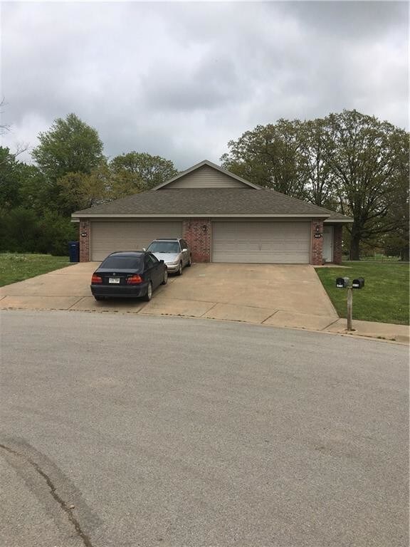 Building Photo - 3611 N Robin Ct