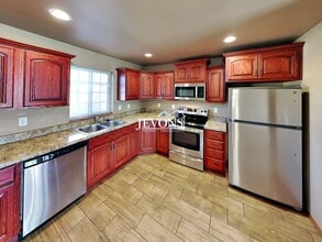 Building Photo - 1415 S 16th Ave