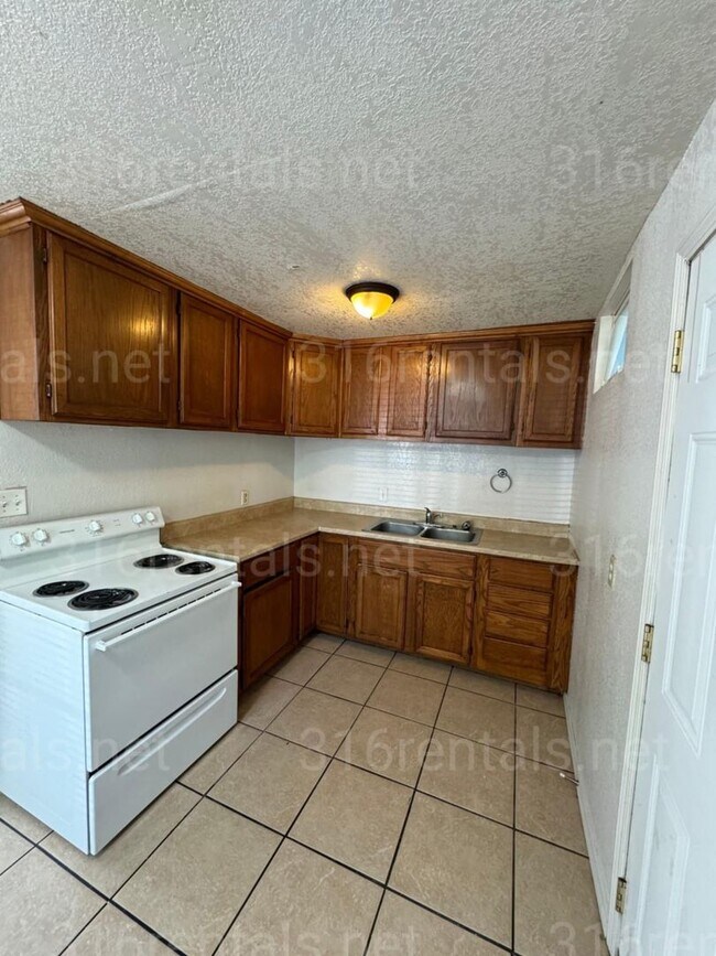 Building Photo - 1516 N Waco Ave