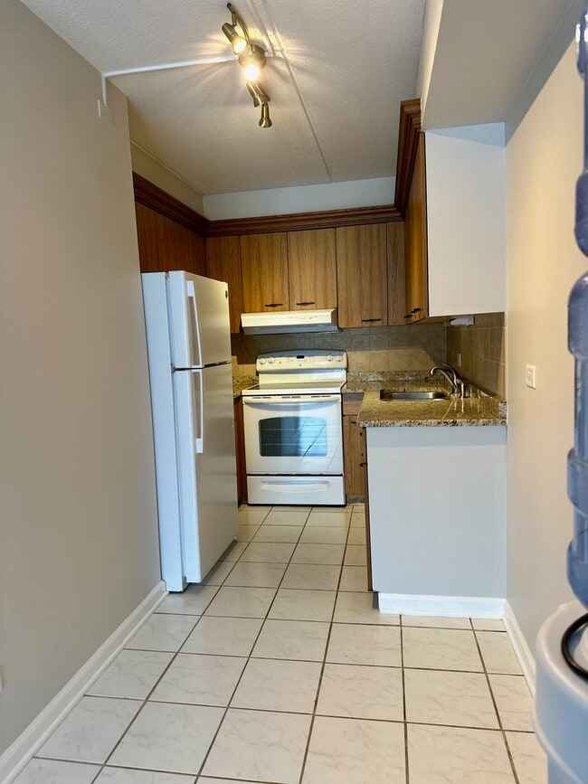 Building Photo - 5125 Blodgett Ave