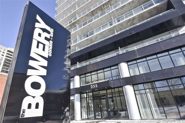 Building Photo - 255 Bay St