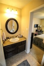 Building Photo - Spacious 4 Bedroom, 3 Bathroom House in Ho...