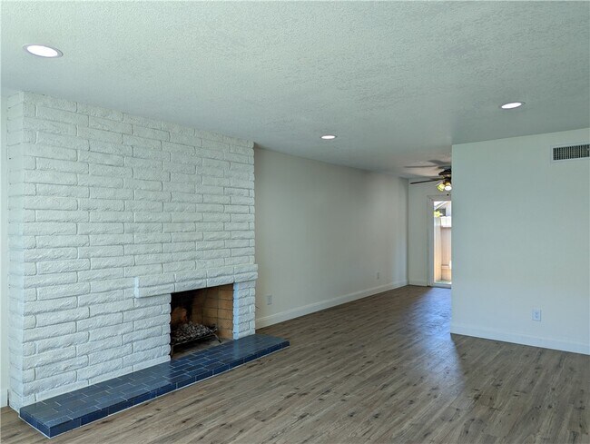 Foto del edificio - 12700 Newport Ave