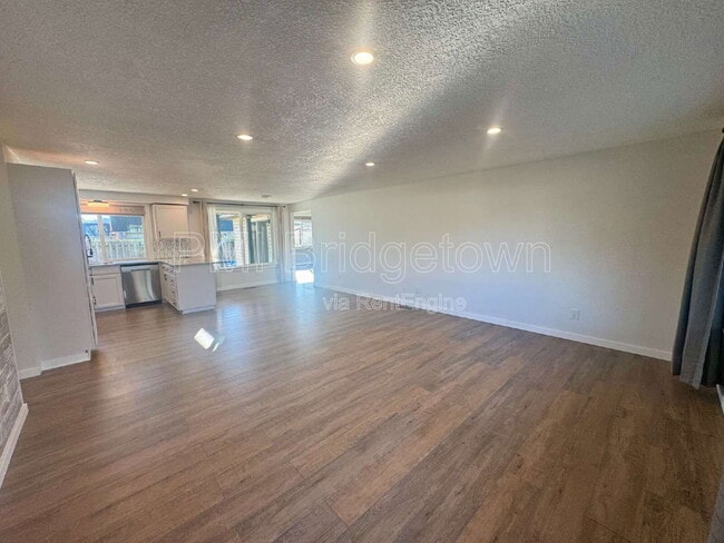 Foto del edificio - 670 NE 22nd St