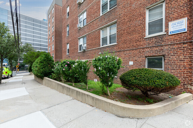 Building Photo - 500 Kappock St