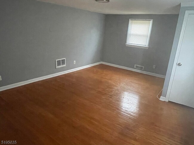 Foto del edificio - 342 Boyden Ave