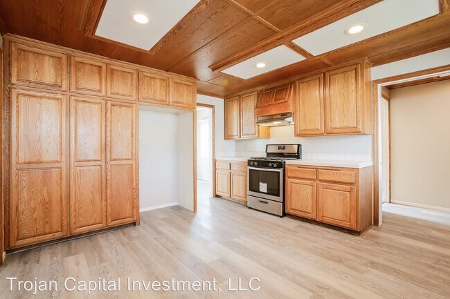 Building Photo - 3 br, 2 bath House - 1926 East Redwood Ave