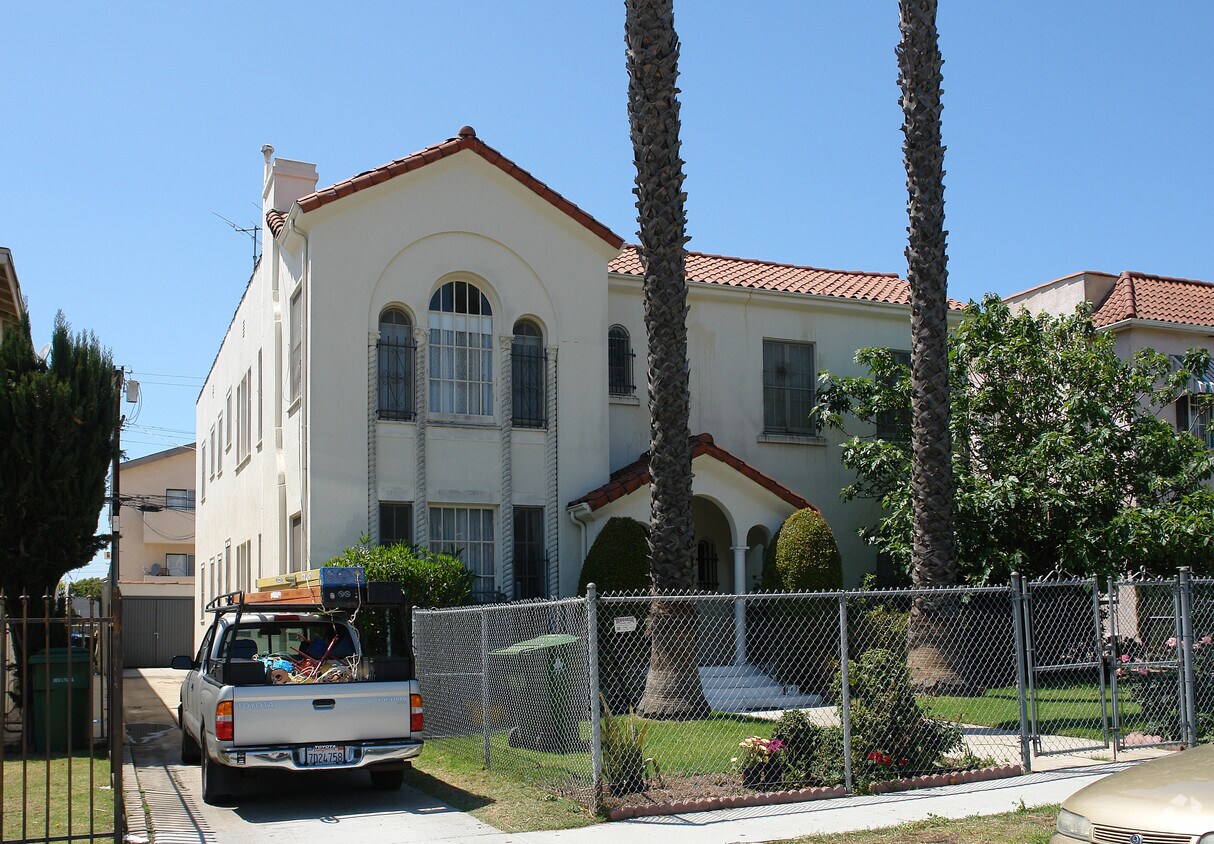 Primary Photo - 517 N Serrano Ave