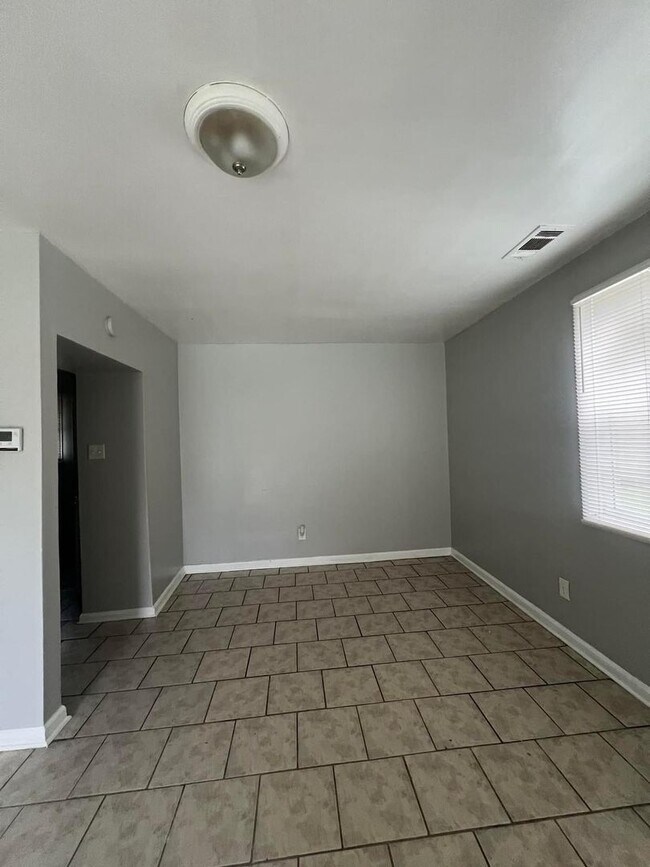 Building Photo - Newly renovated 3 bedroom home!