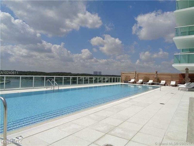 Foto del edificio - 400 Sunny Isles Blvd