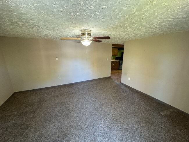 Building Photo - 456 W Gravel Ln