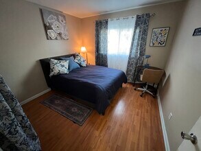 Building Photo - 700 Windsong Cir
