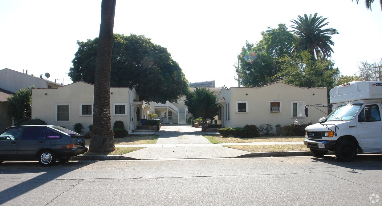 Building Photo - 14646 Gilmore St