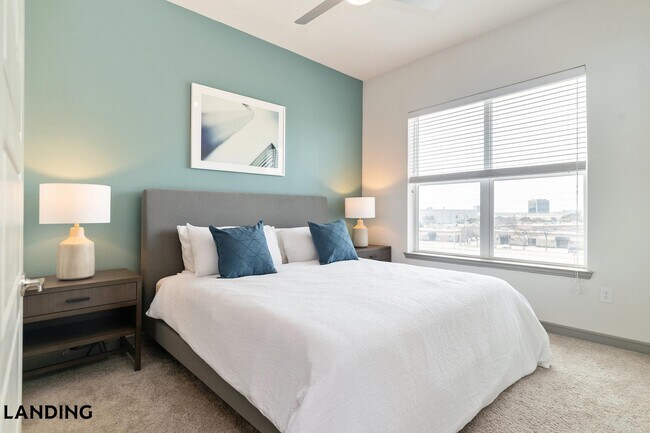 Foto del edificio - 6525 Ed Bluestein Blvd