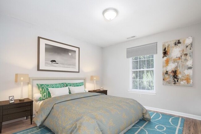 Building Photo - MOVE IN SPECIAL: HALF OFF FIRST MONTHS RENT!