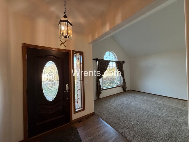 Foto del edificio - Beautiful 5-mile prairie home! Available now!