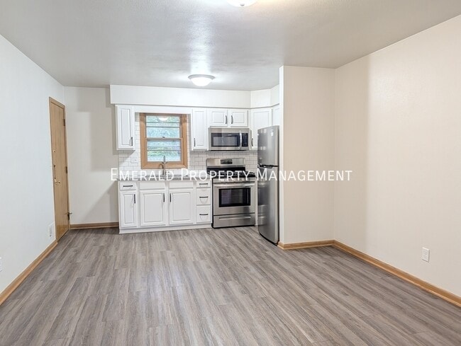 Building Photo - 562 N Mulford Rd