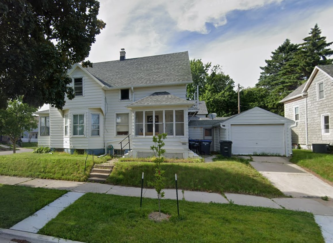 Primary Photo - 1032 Broadway Ave