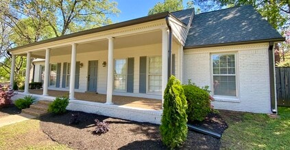 Building Photo - 2420 Stratfield Dr