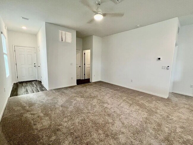 Foto del edificio - "Charming 3-Bed, 2-Bath Oasis in Zephyrhills – Your Perfect Retreat Awaits!"