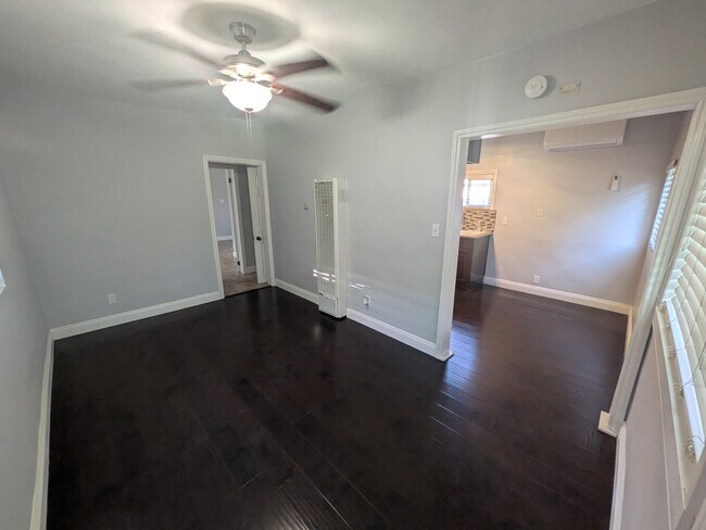 Foto del edificio - 213 E Park St