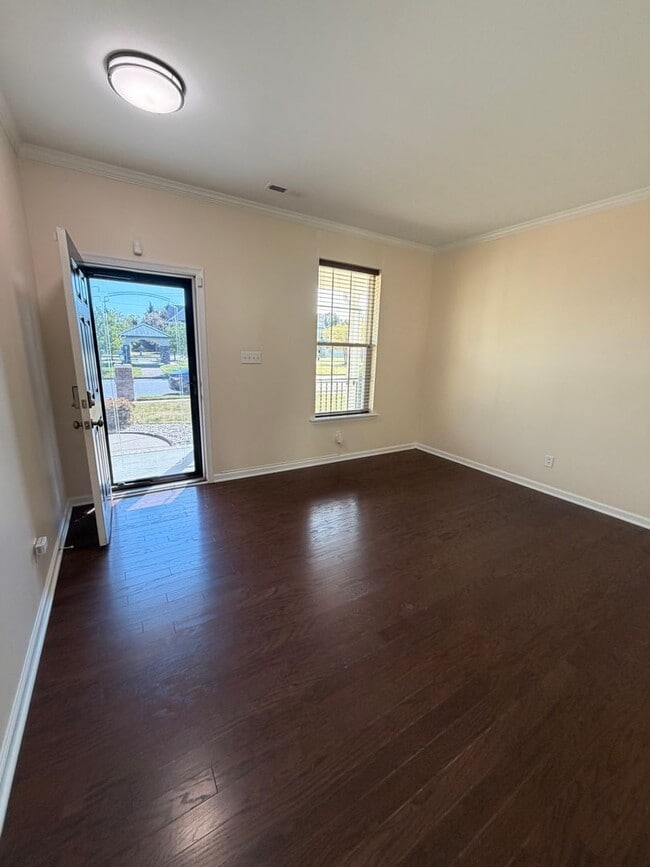 Building Photo - 42 Kilverstone Way