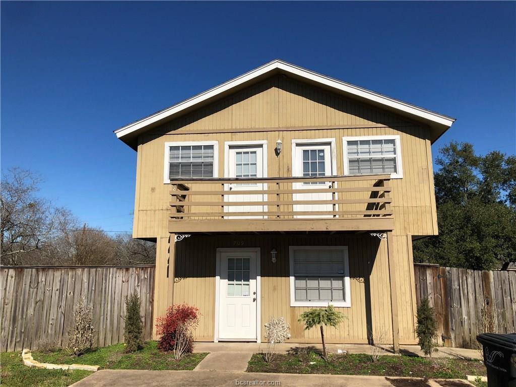 Foto principal - 709 Chalet Ct