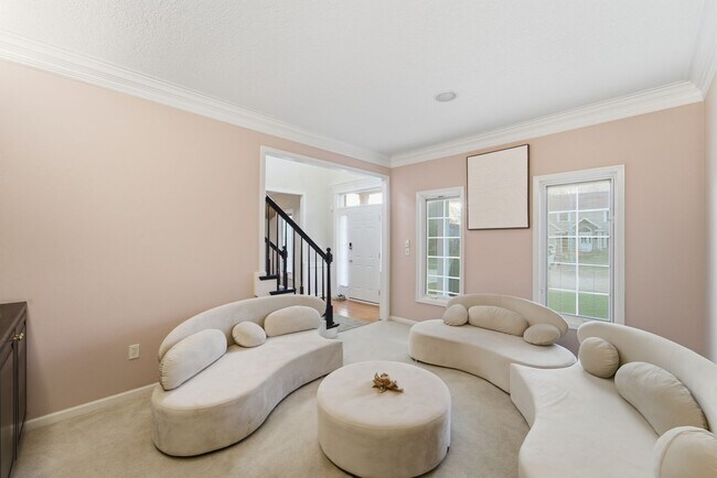 Foto del edificio - TIMELESS COMFORT!! 4 Bedroom, 4 Bathroom Home in Urbandale!