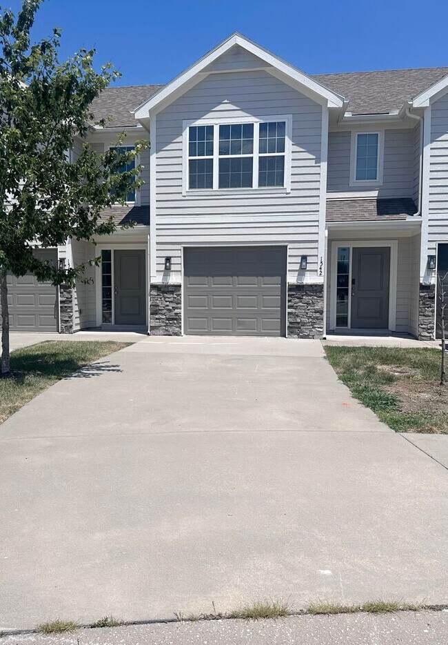 Foto del edificio - 3 Bed | 2.5 Bath | 1 Car Garage Townhome in Grain Valley