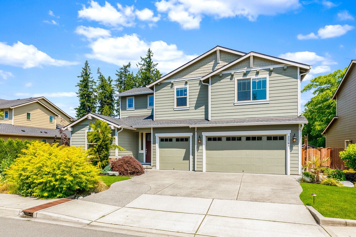 Primary Photo - Carnation 5 Bedroom 3.5 Bath 3-Car Garage