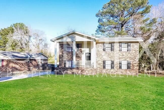 Building Photo - Spacious Five Bedroom, Available NOW!