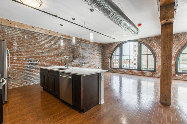 Building Photo - 1225 Union Ave