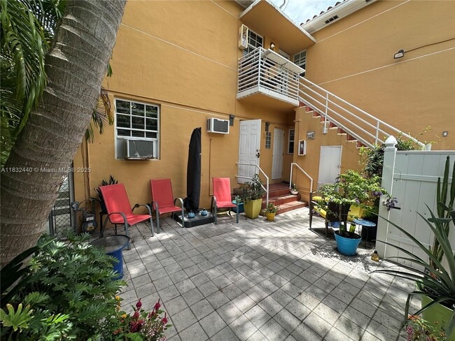 Foto del edificio - 8200 Harding Ave