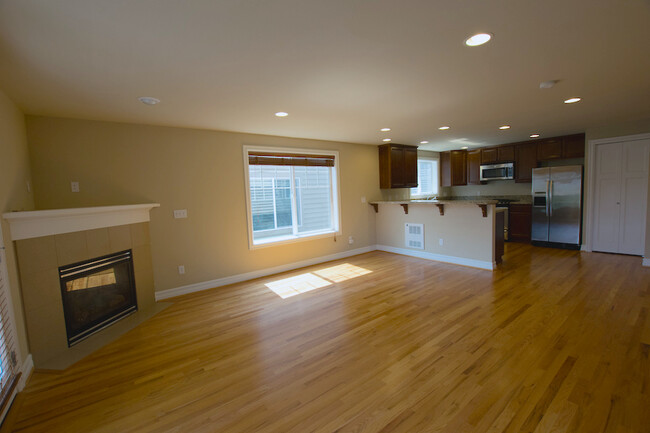 Foto del edificio - Beautiful 3 bed/2.5 bath townhome in North...