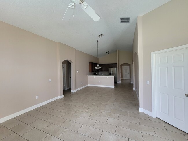 Building Photo - 124 Lancaster Dr