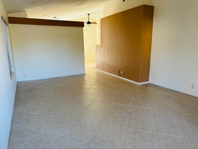 Foto del edificio - 3211 E Menadota Dr