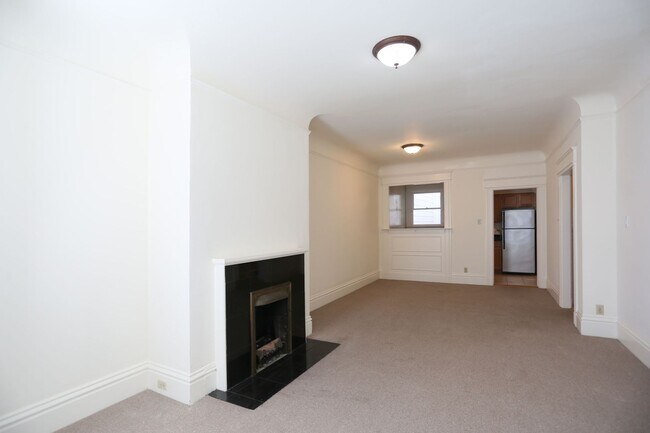 Building Photo - Large 2BR/1BA in Lower Haight, Bay Windows...