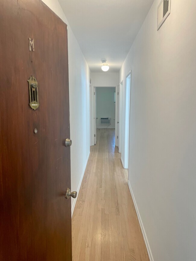 Foto del edificio - 1234 N Harper Ave