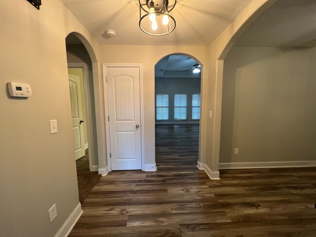Building Photo - 3 Bedrooms in Owens Cross Rds!